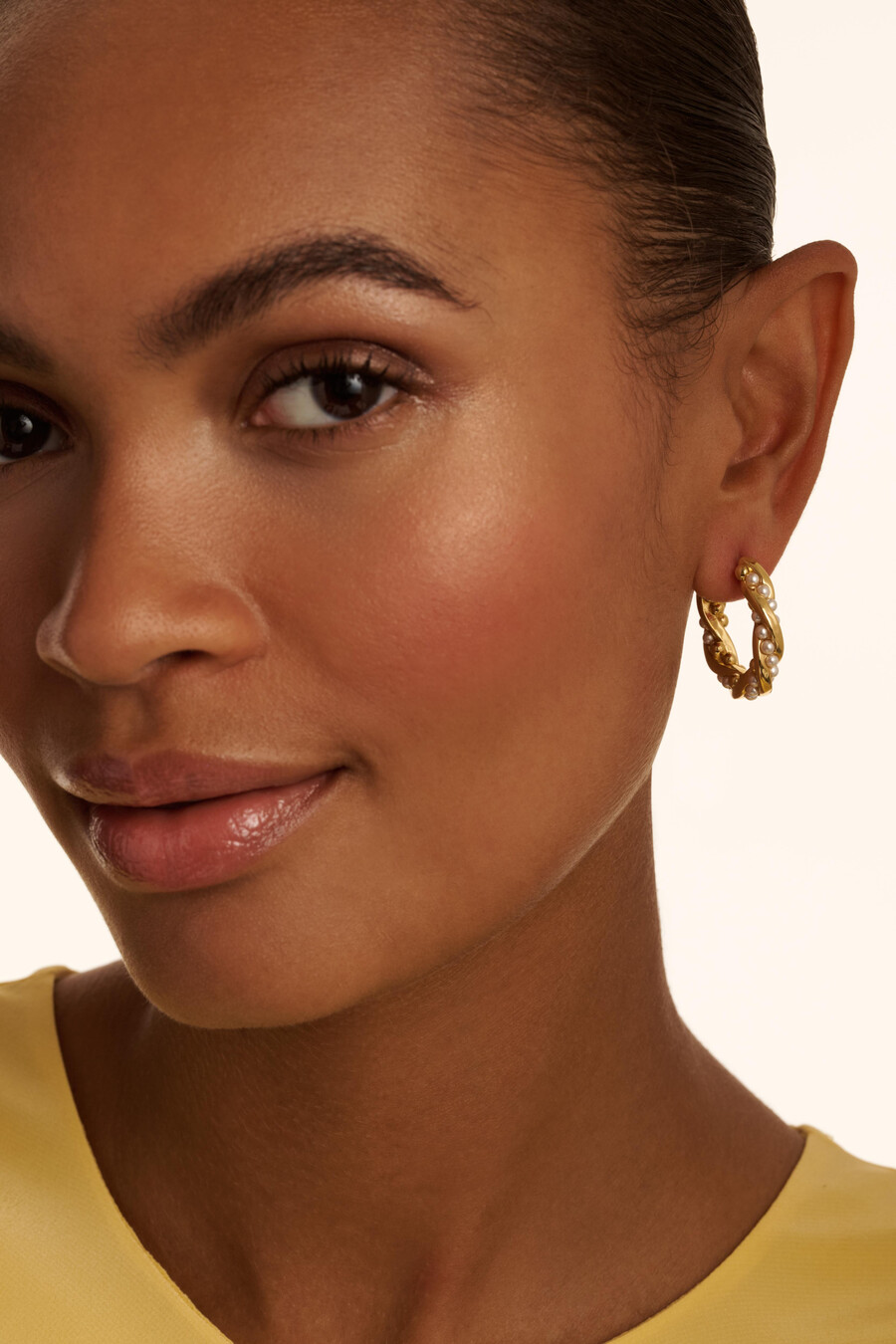 tiyaa - naušnice s uvijenim biserima