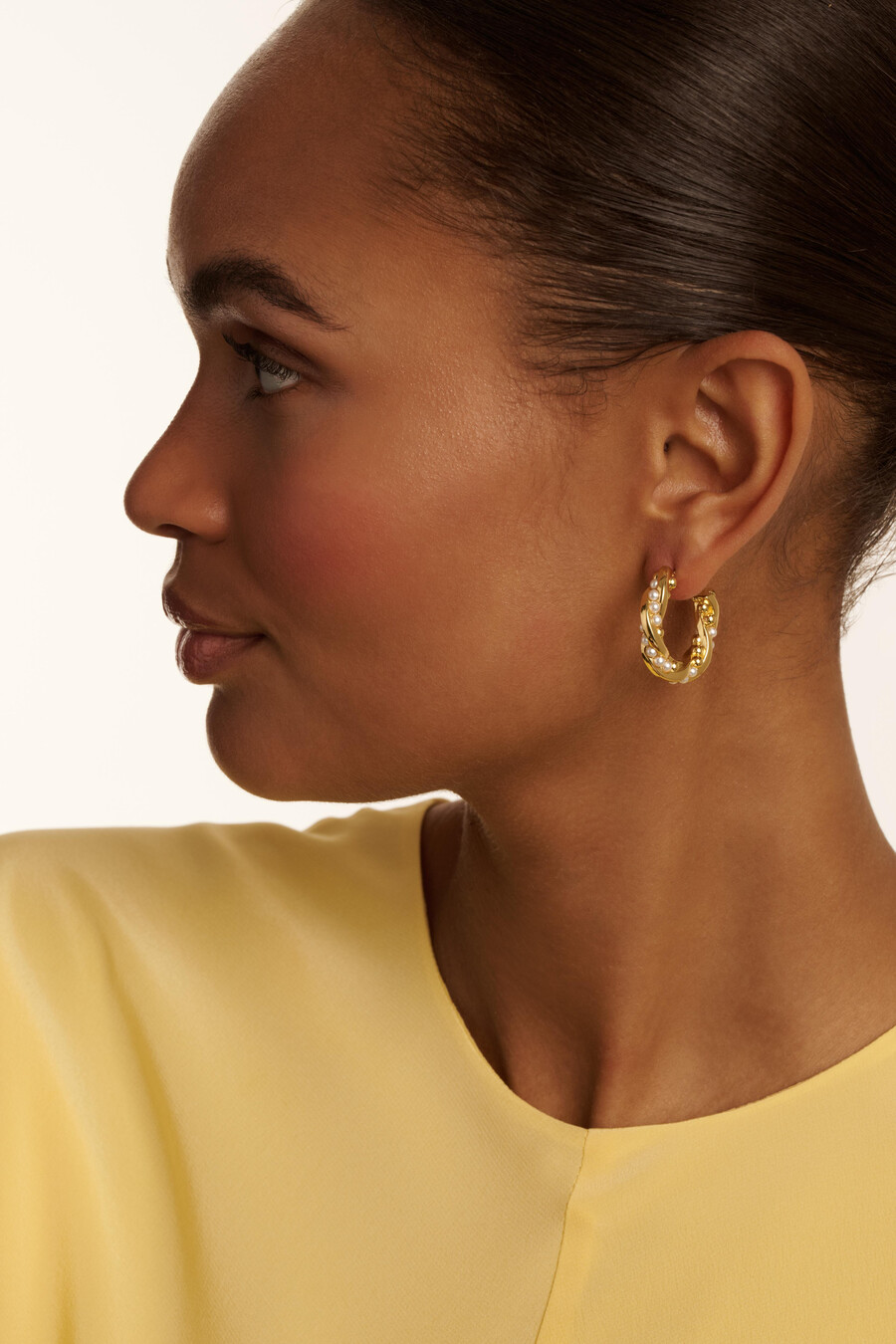 tiyaa - naušnice s uvijenim biserima