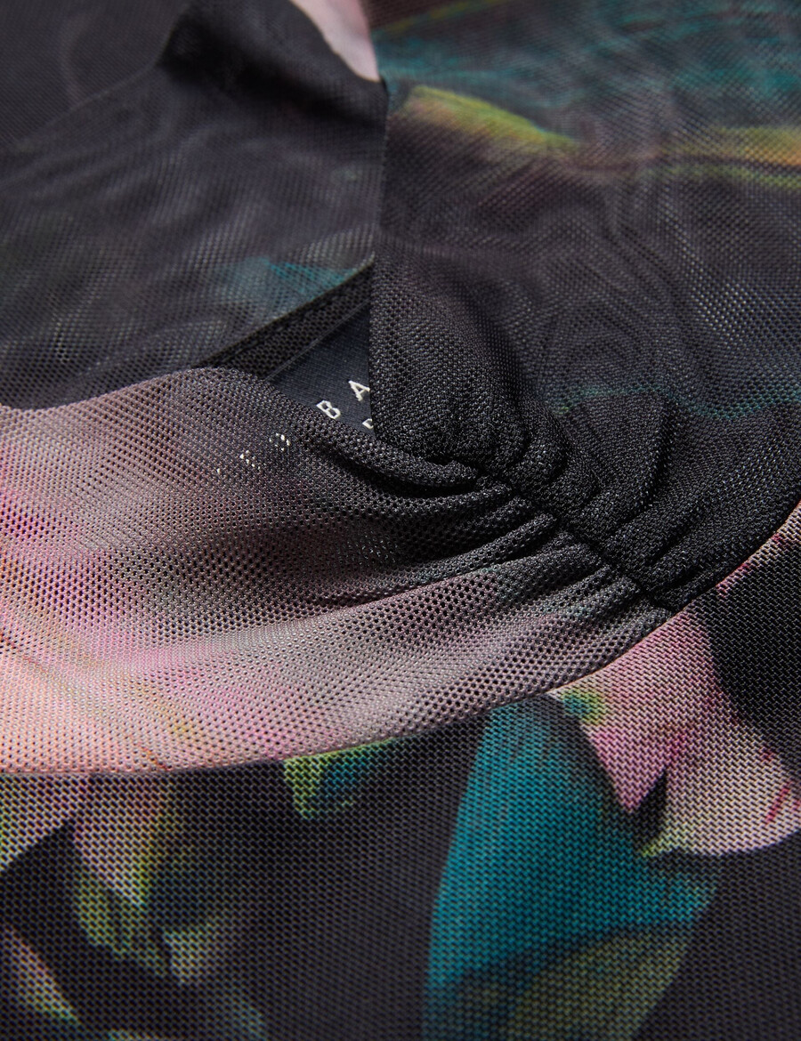 lisanna - top od mrežastog materijala s visokim ovratnikom i printom